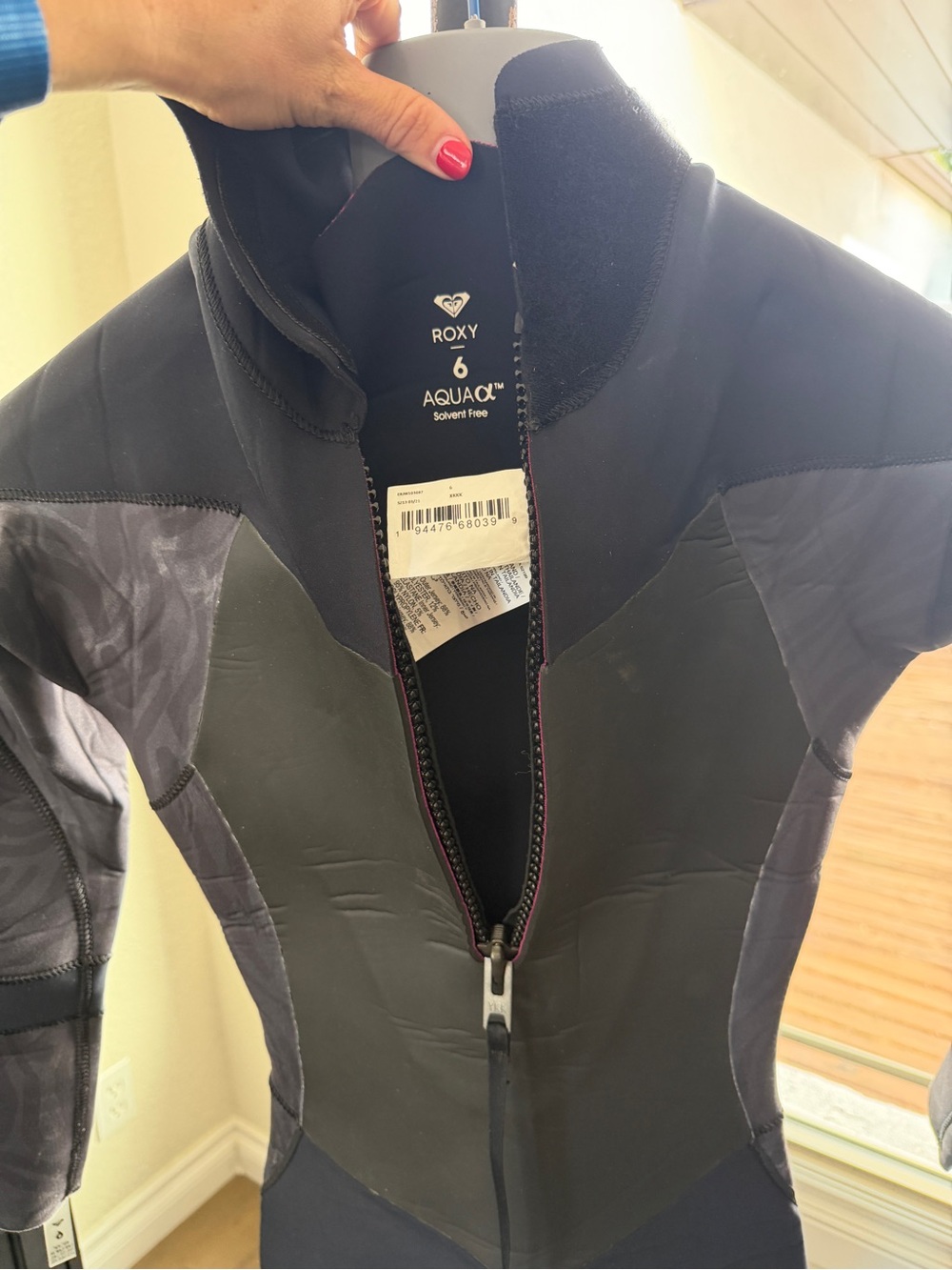 Roxy Women's Black Full-Body Wetsuit Sleeve Detail - Picture 4 of 4